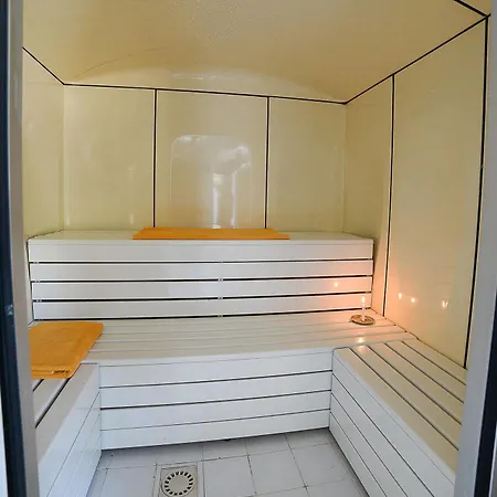 Chateau De Salles Hotel Vezac (Cantal)